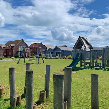 Lakeside Retreat At The Bay Filey, Sleeps 4, 2 Non-Shedding Dogs Welcome For Free Exterior photo