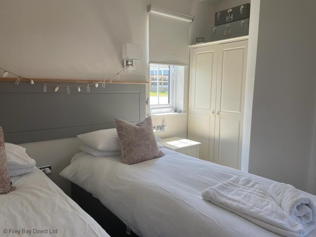Lakeside Retreat At The Bay Filey, Sleeps 4, 2 Non-Shedding Dogs Welcome For Free Exterior photo