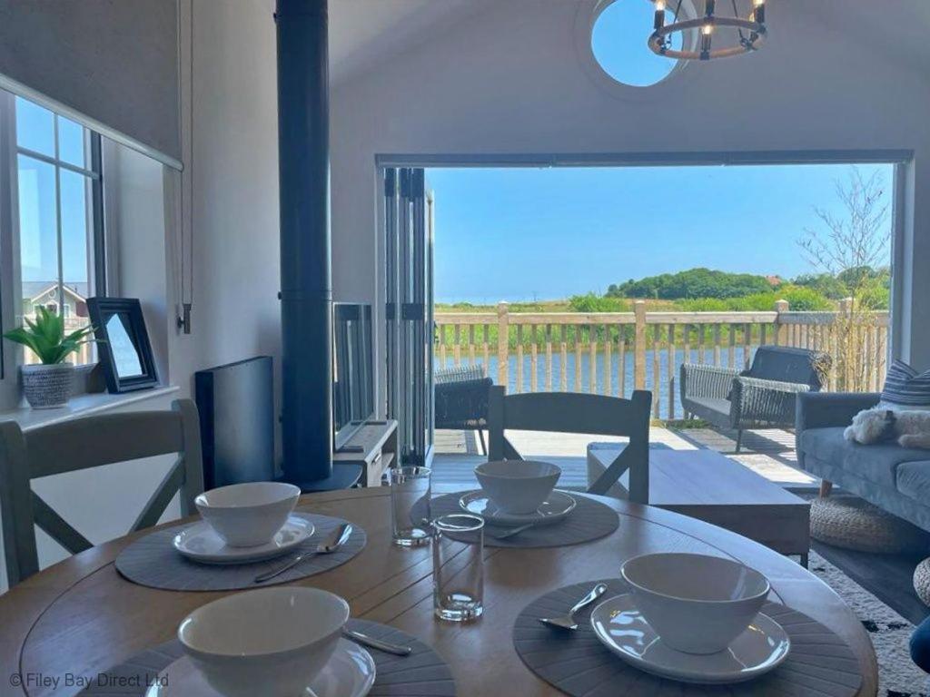 Lakeside Retreat At The Bay Filey, Sleeps 4, 2 Non-Shedding Dogs Welcome For Free Exterior photo