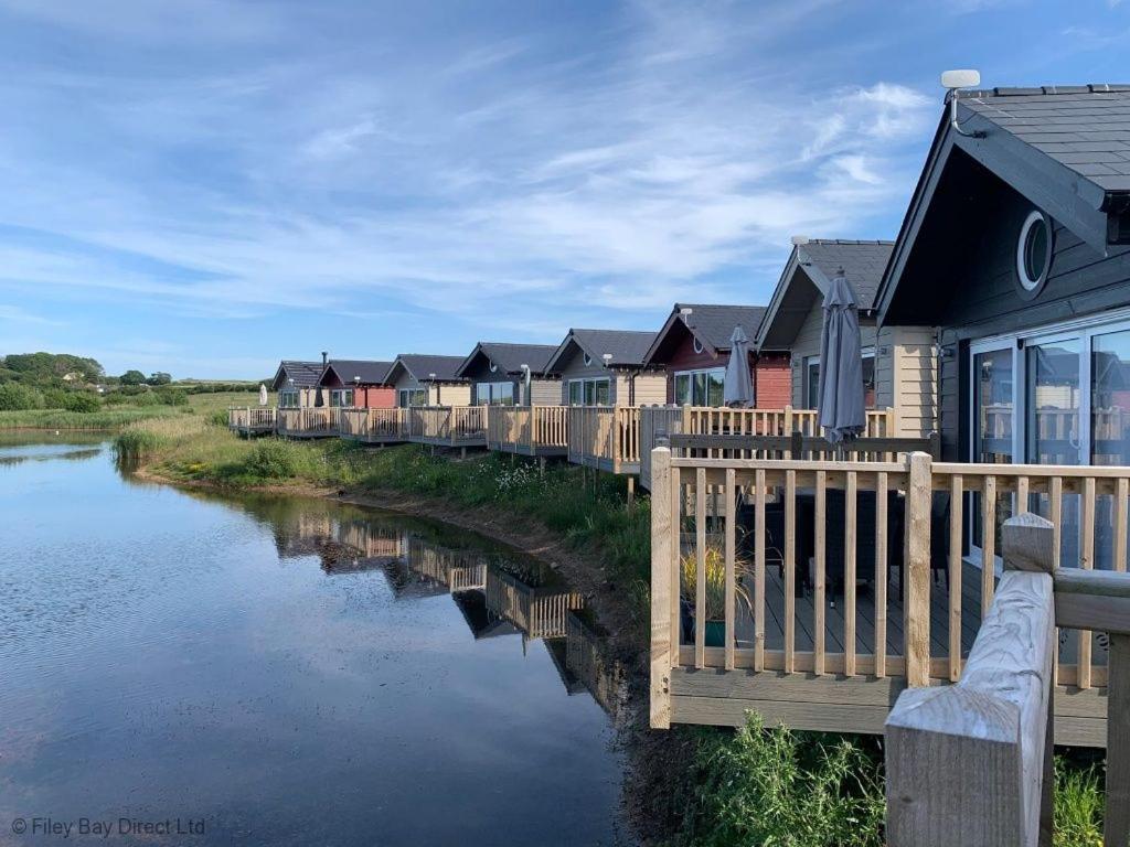Lakeside Retreat At The Bay Filey, Sleeps 4, 2 Non-Shedding Dogs Welcome For Free Exterior photo
